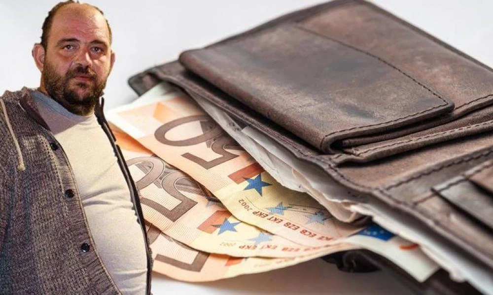 Σύρος: Άνεργος παρέδωσε στην αστυνομία τα χρήματα που βρήκε